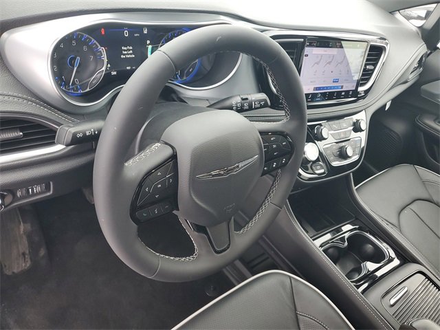 New 2026 Chrysler Pacifica Limited w/ Uconnect Theater Family Group image 20