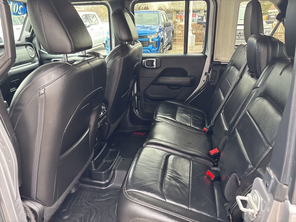Used 2018 Jeep Wrangler Unlimited Sahara w/ Uconnect 4C Nav & Sound Group image 11