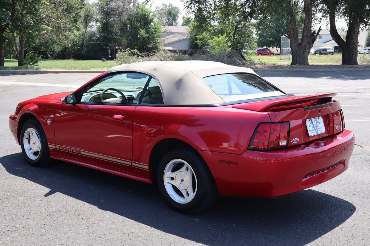 Used 1999 Ford Mustang Convertible RWD image 8