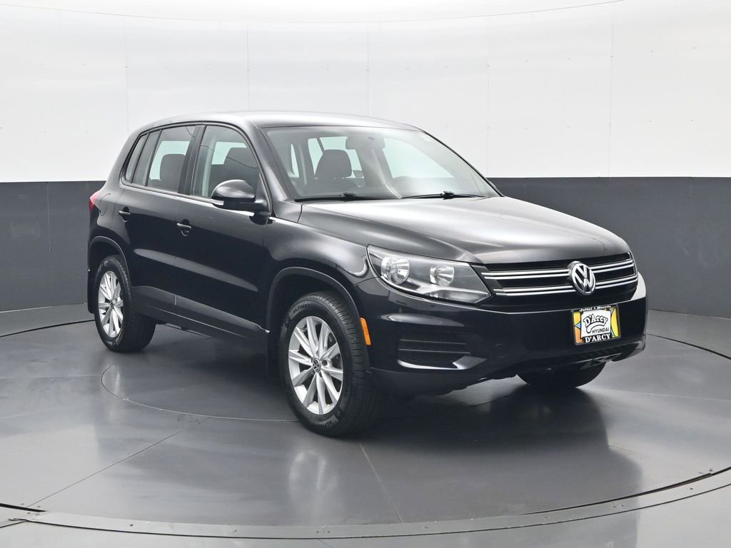 Used 2017 Volkswagen Tiguan Limited w/ Alloy Wheels Package image 3