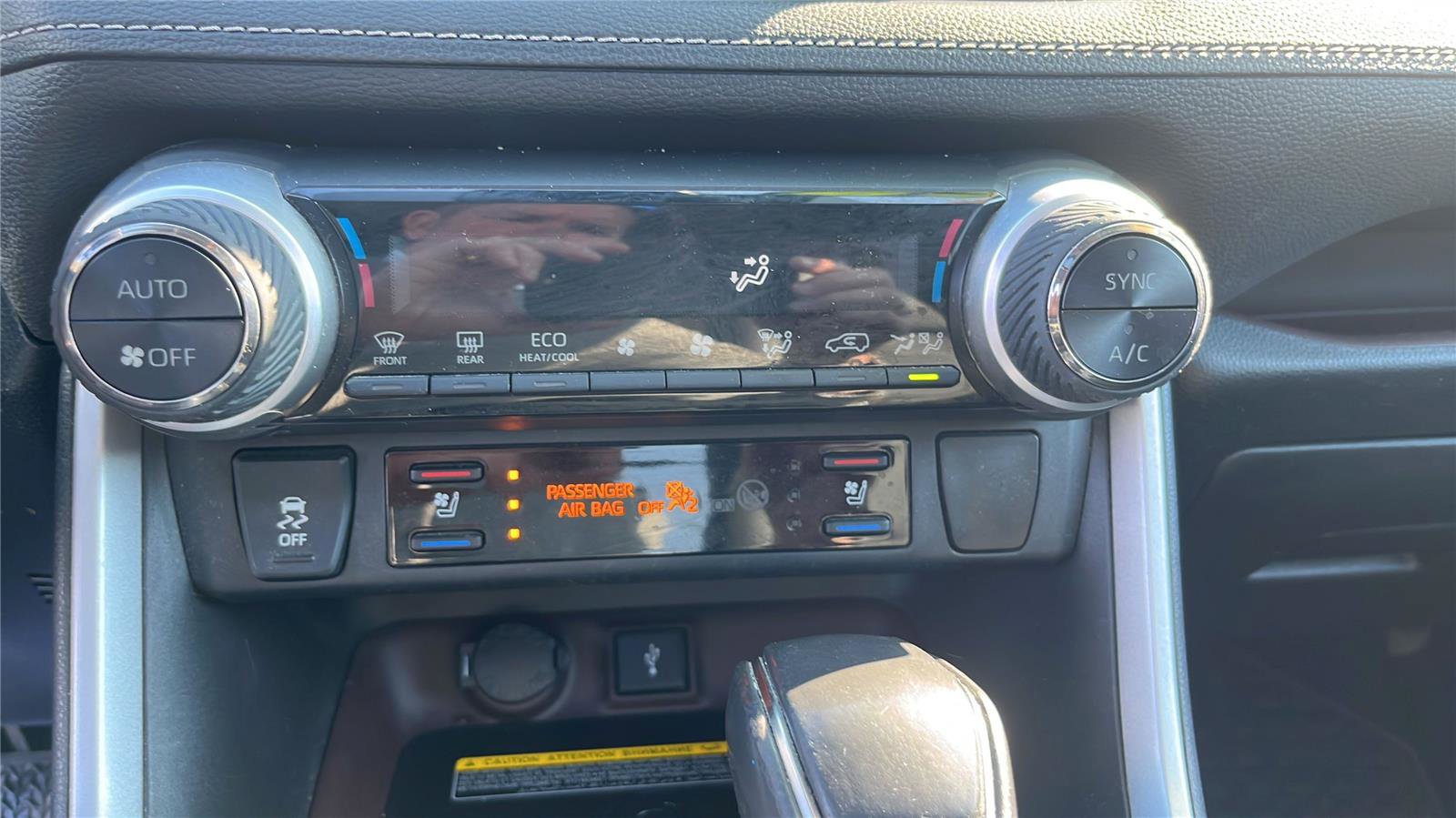 Used 2020 Toyota RAV4 Limited image 13