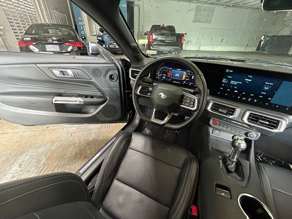 Used 2025 Ford Mustang Premium RWD image 9