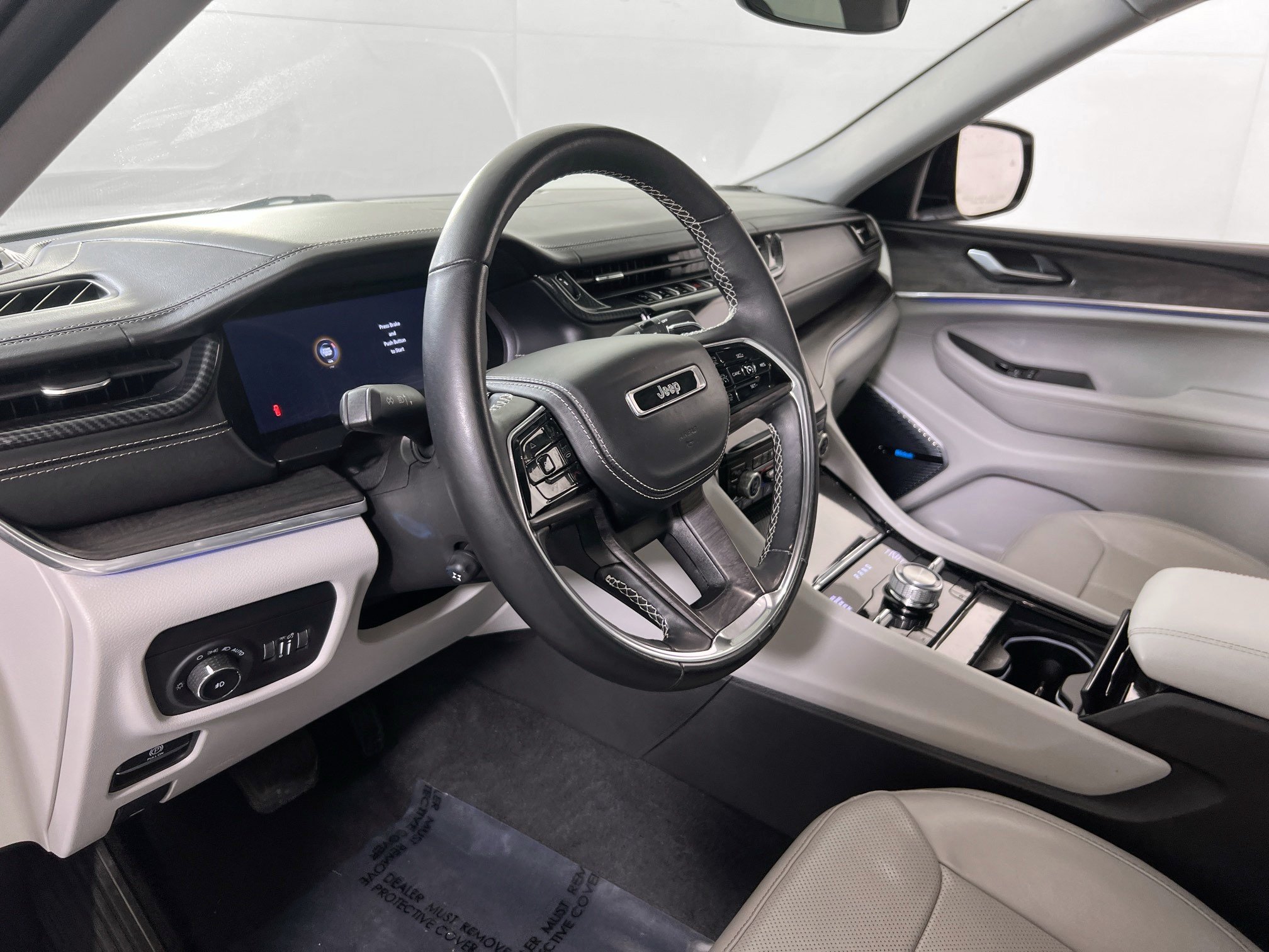 Used 2022 Jeep Grand Cherokee Overland AWD/4WD image 9