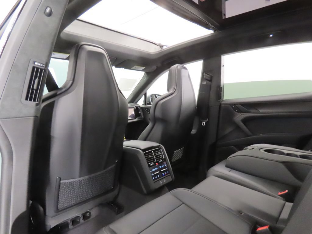 New 2026 Porsche Cayenne Turbo AWD/4WD image 49