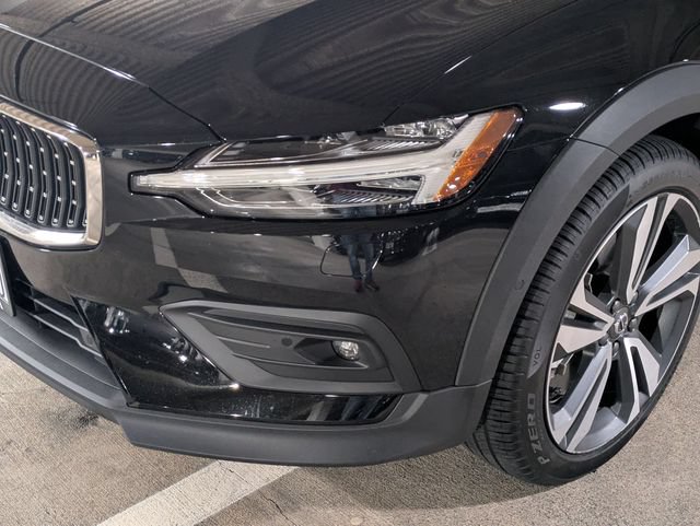 New 2026 Volvo V60 B5 Cross Country Plus w/ Climate Package AWD/4WD image 9