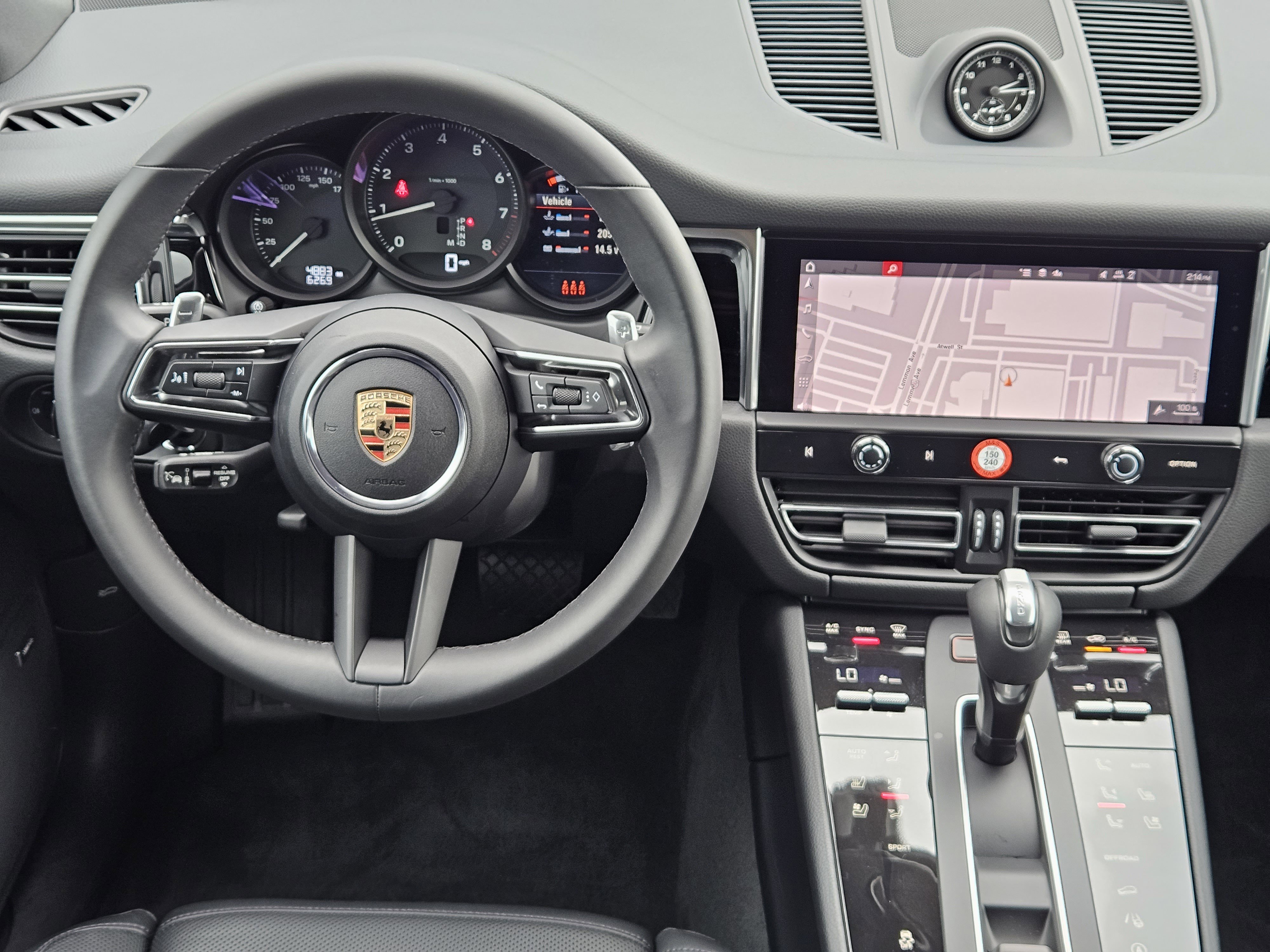 Certified 2025 Porsche Macan image 25