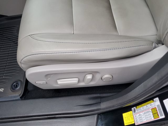 Used 2018 Toyota Highlander XLE w/ Protection Package #3 AWD/4WD image 18