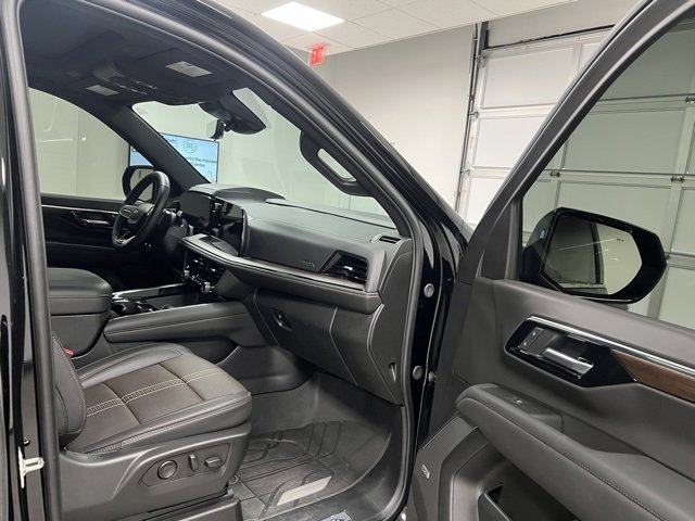 Used 2025 Chevrolet Suburban High Country image 61