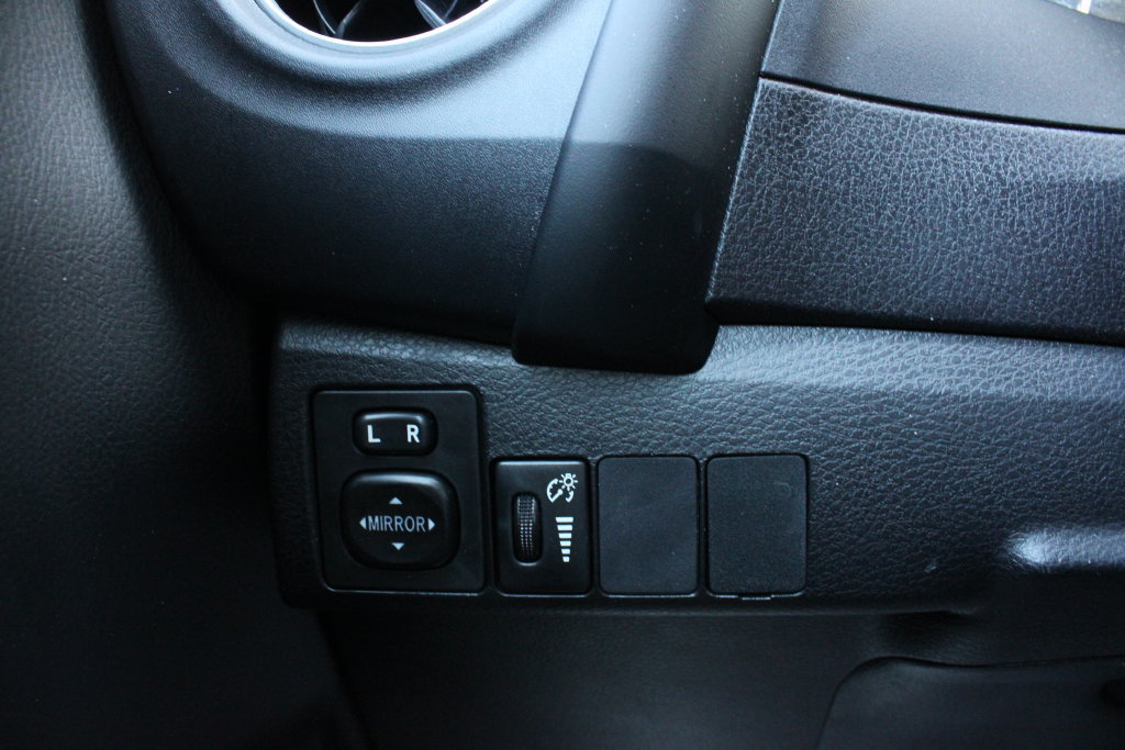 Used 2018 Toyota Corolla LE FWD image 9