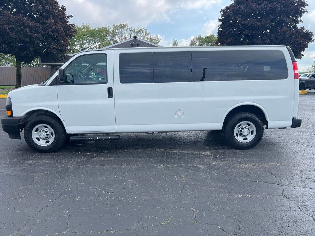 Used 2019 Chevrolet Express 3500 LS RWD image 1