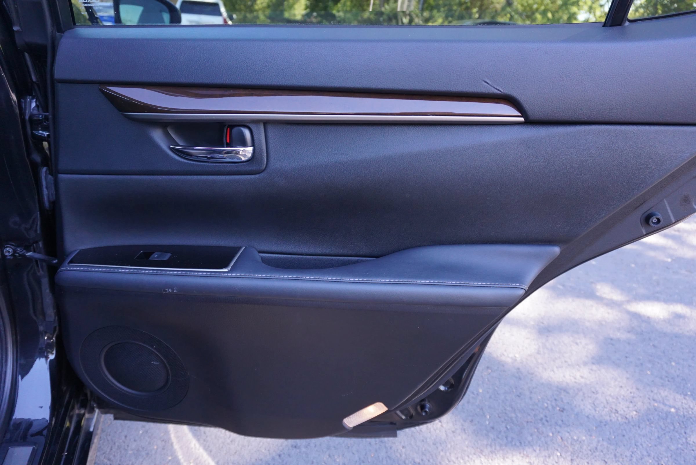 Used 2016 Lexus ES 350 w/ Premium Package w/Wood Trim FWD image 13