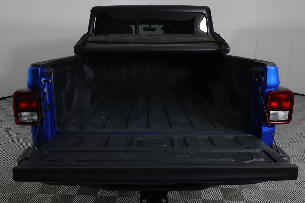 Used 2023 Jeep Gladiator Sport AWD/4WD image 9