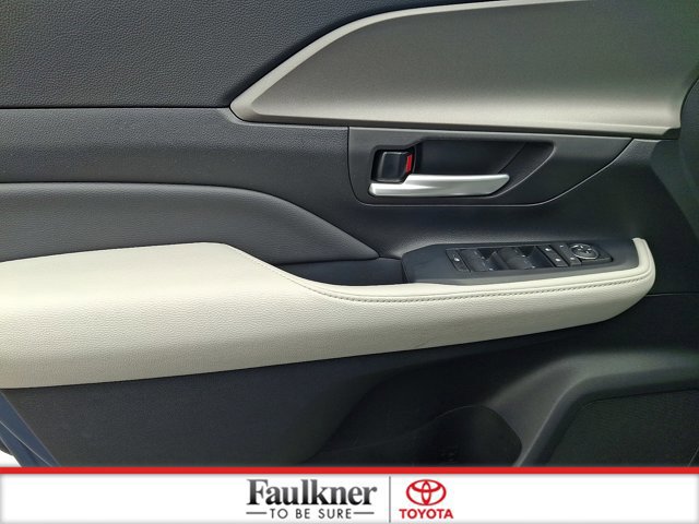 Certified 2024 Toyota Grand Highlander XLE image 12