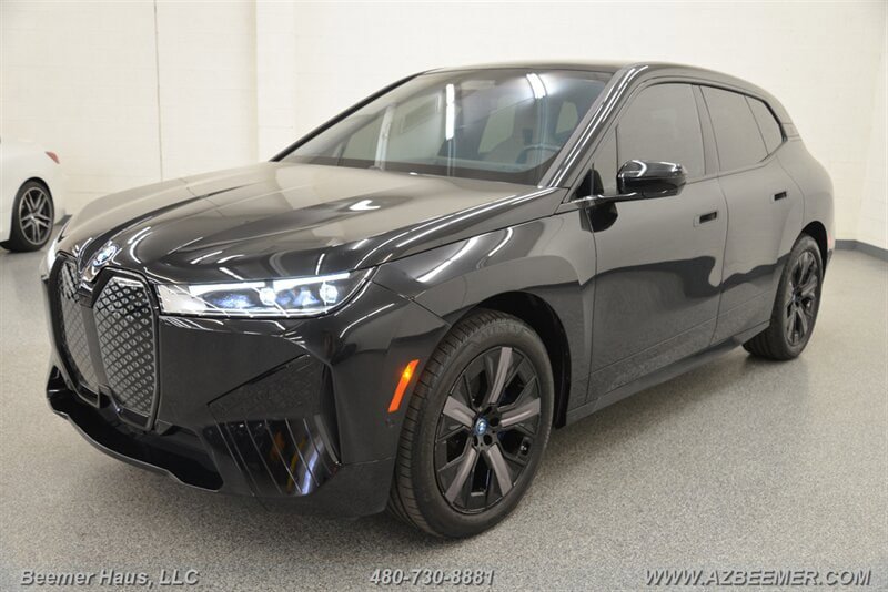 Used 2024 BMW iX xDrive50 w/ Sport Package AWD/4WD image 2