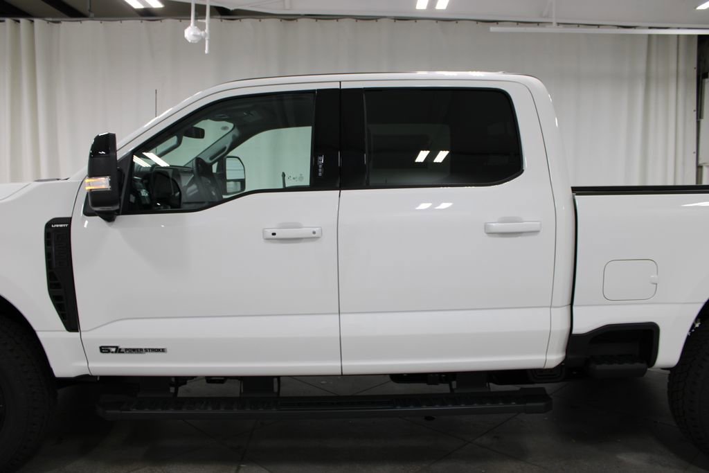 New 2026 Ford F250 Lariat w/ Black Appearance Package image 5