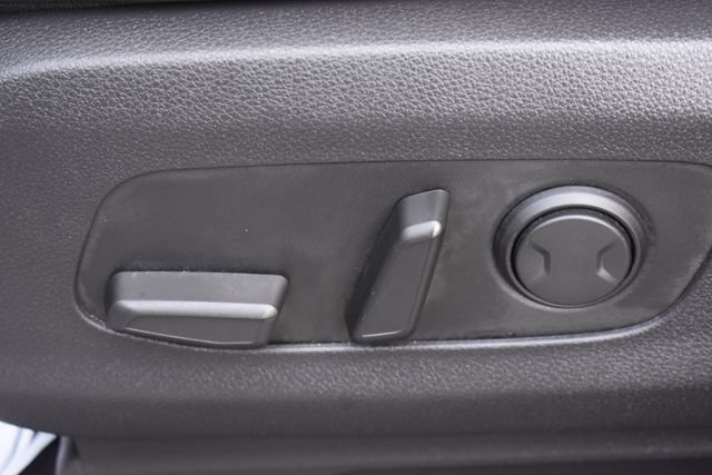 Used 2024 Kia Carnival LX FWD image 19