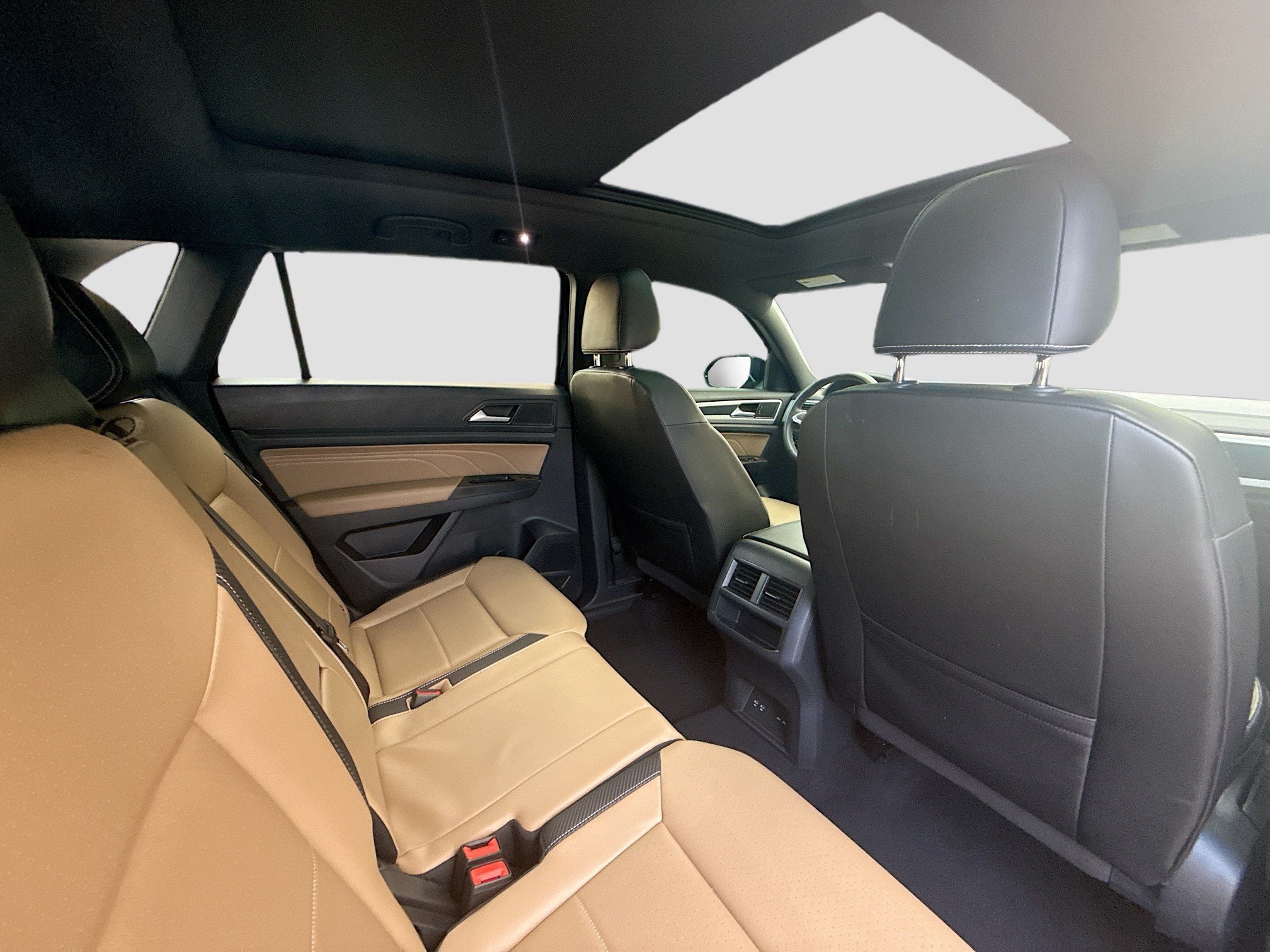 Used 2022 Volkswagen Atlas Cross Sport SE w/ Panoramic Sunroof Package AWD/4WD image 30