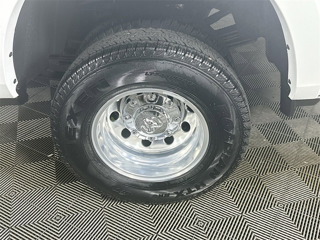 New 2025 RAM 3500 Limited w/ Towing Technology Group image 17