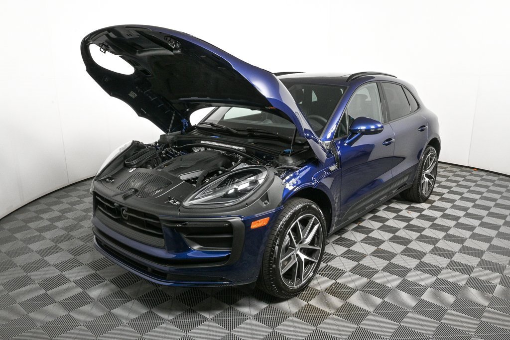 New 2025 Porsche Macan image 33