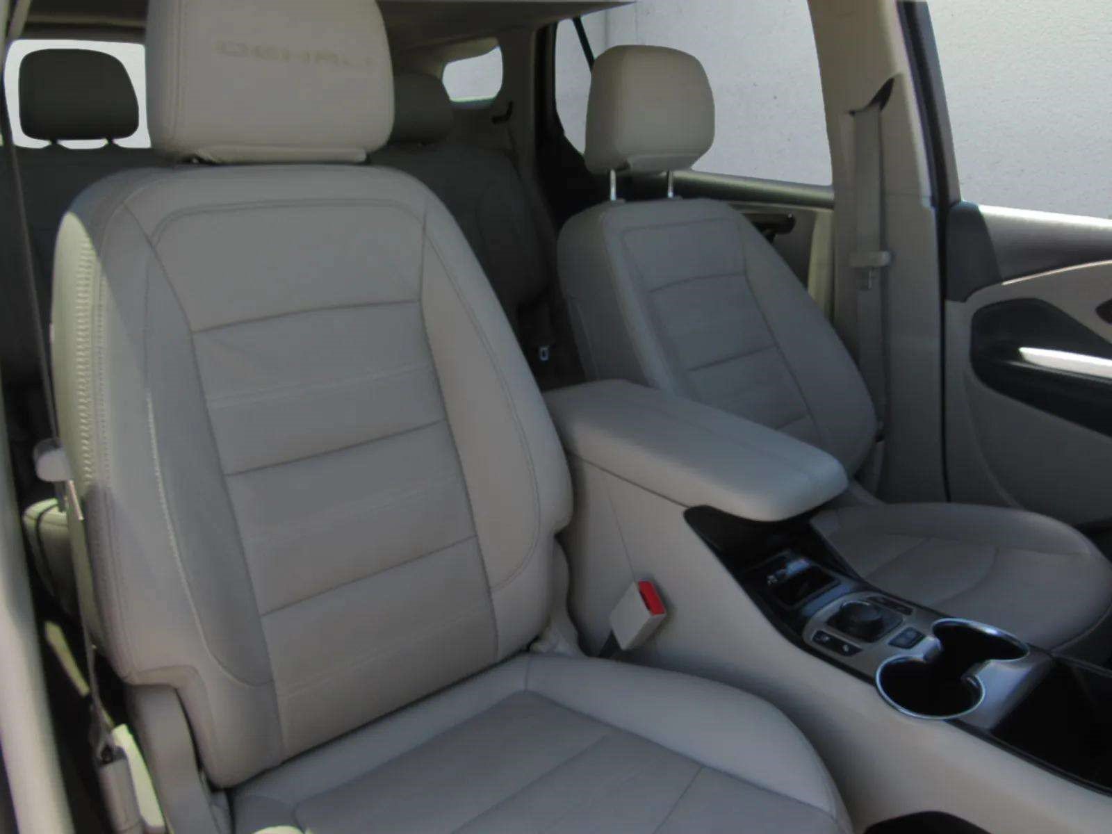 Used 2023 GMC Terrain Denali w/ Denali Premium Package AWD/4WD image 11