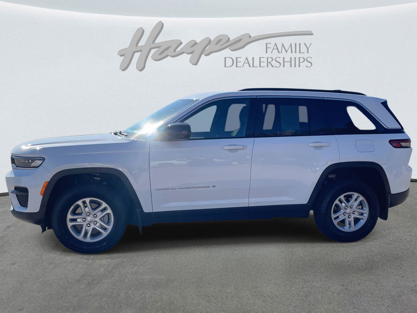 Certified 2024 Jeep Grand Cherokee Laredo w/ MOPAR Finishing Package RWD image 22