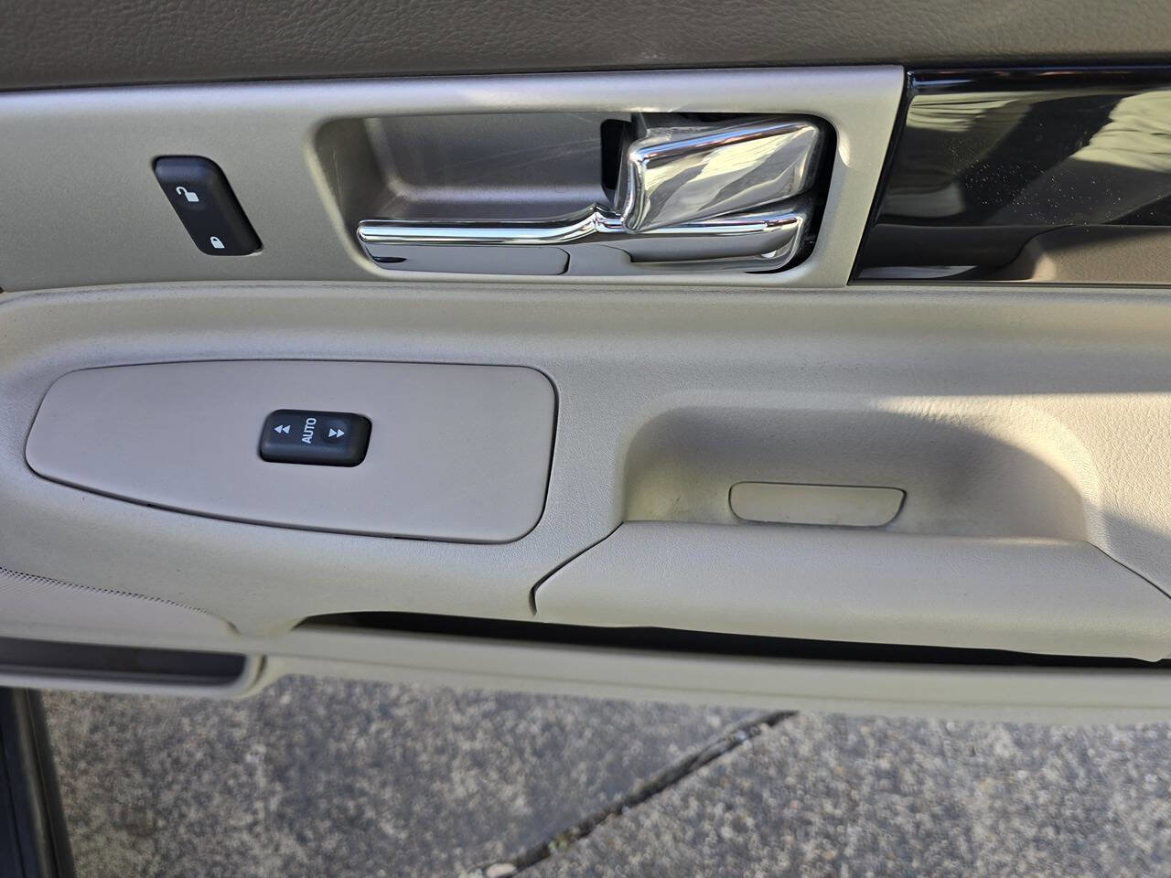 Used 2004 Lincoln LS image 25