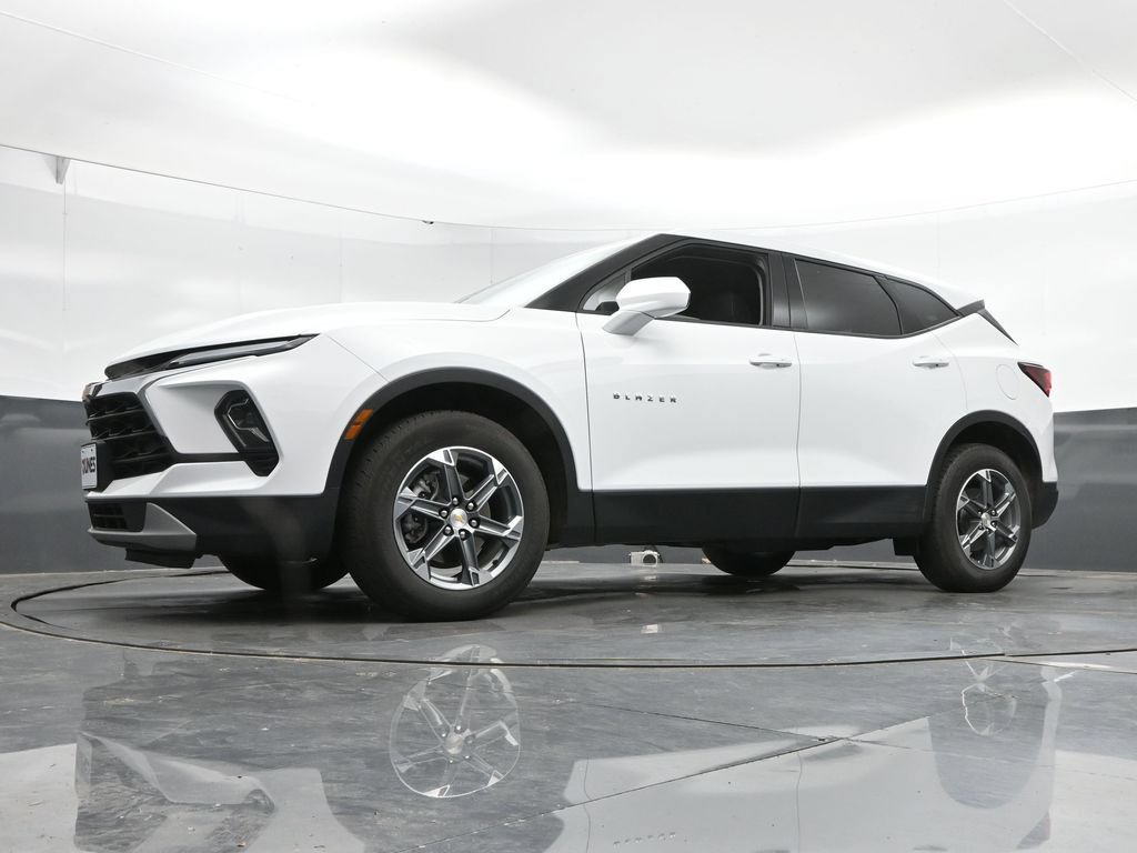 Used 2025 Chevrolet Blazer LT AWD/4WD image 46