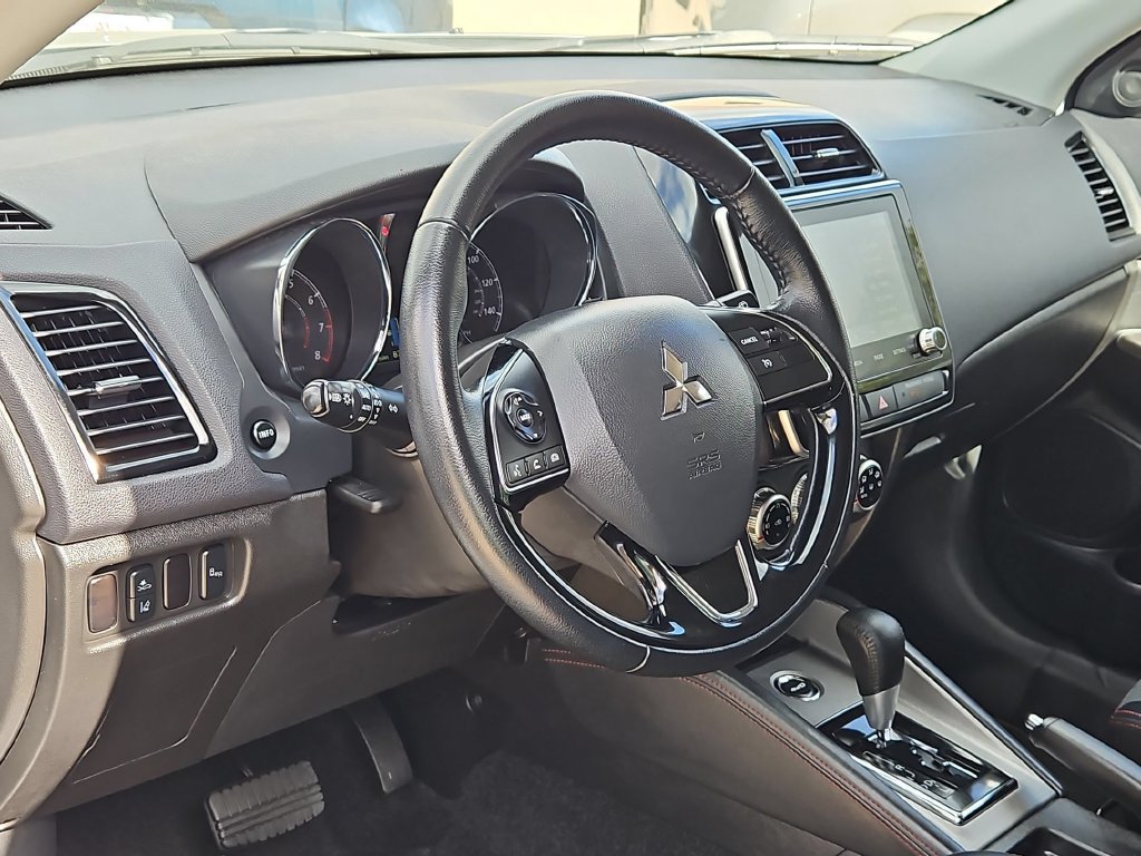Used 2025 Mitsubishi Outlander Sport AWD image 15