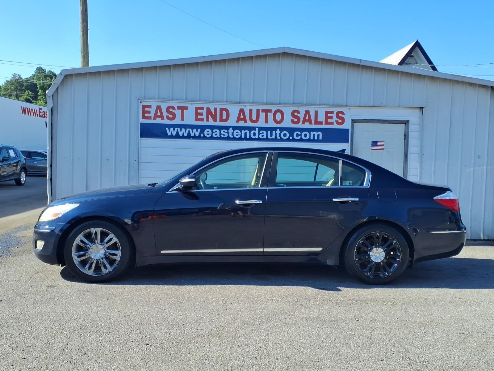 Used 2009 Hyundai Genesis 4.6 w/ Technology Pkg 5 RWD image 2