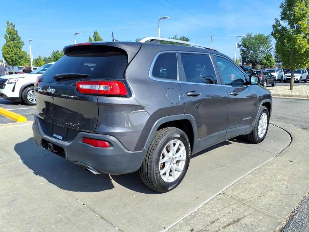 Used 2017 Jeep Cherokee Latitude w/ Cold Weather Group AWD/4WD image 8