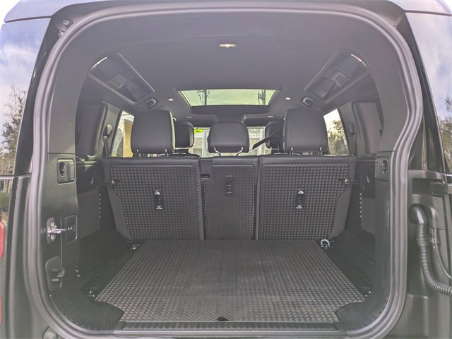 Used 2024 Land Rover Defender 110 X-Dynamic SE image 14