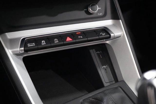 Used 2023 Audi Q3 2.0T Premium image 29