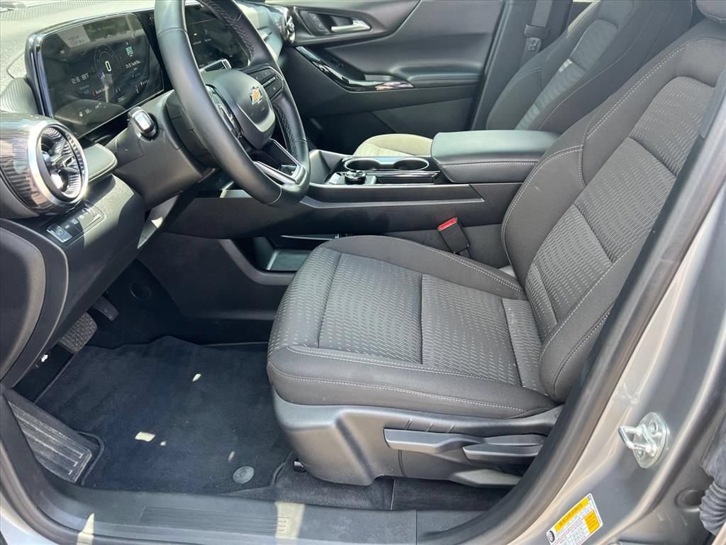 Used 2026 Chevrolet Equinox LT AWD/4WD image 11
