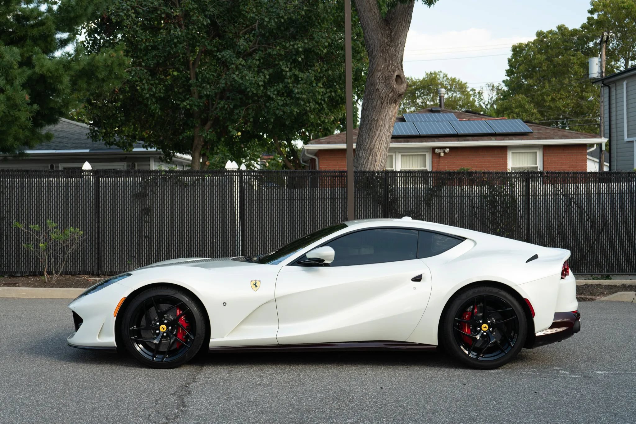 Used 2020 Ferrari 812 Superfast RWD image 6
