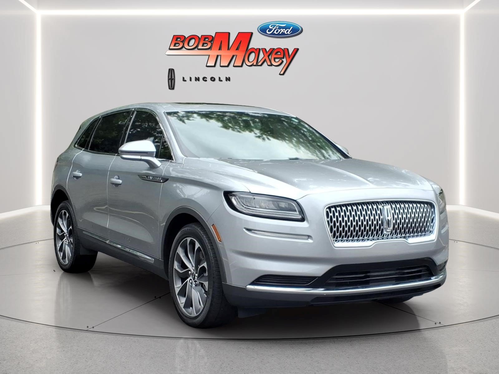 Used 2023 Lincoln Nautilus Reserve AWD/4WD image 3