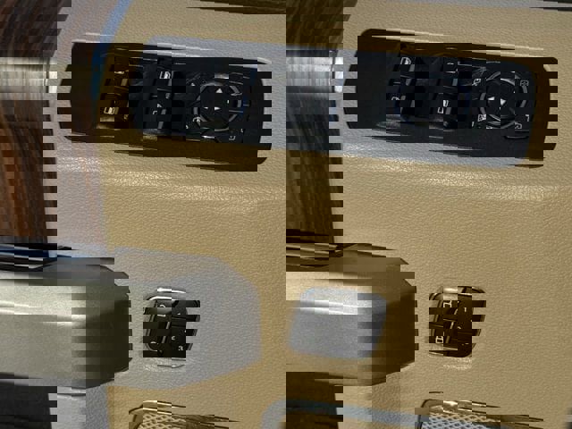 Used 2015 Ford F150 Lariat image 26