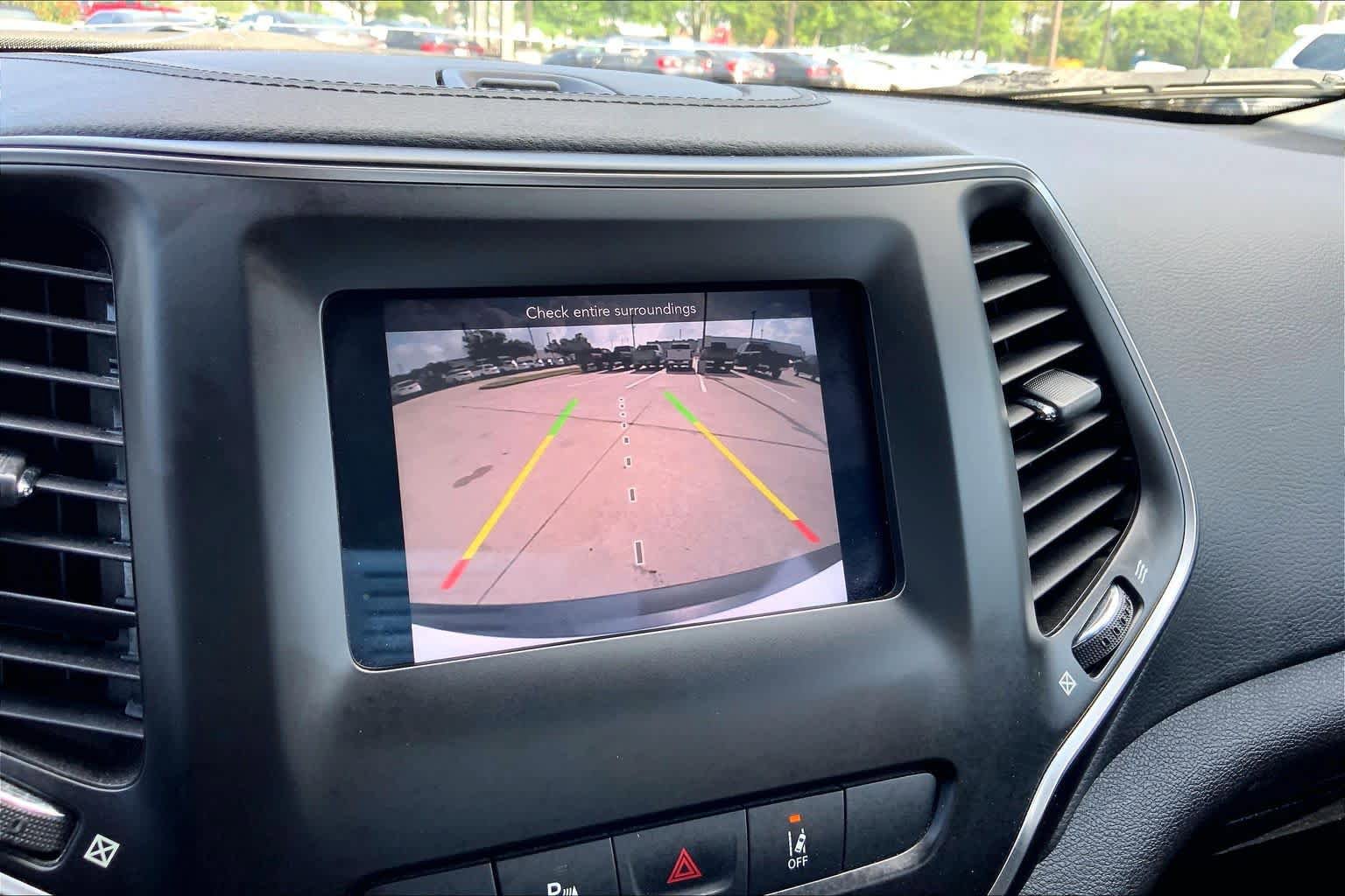 Used 2021 Jeep Cherokee Latitude Plus FWD image 28