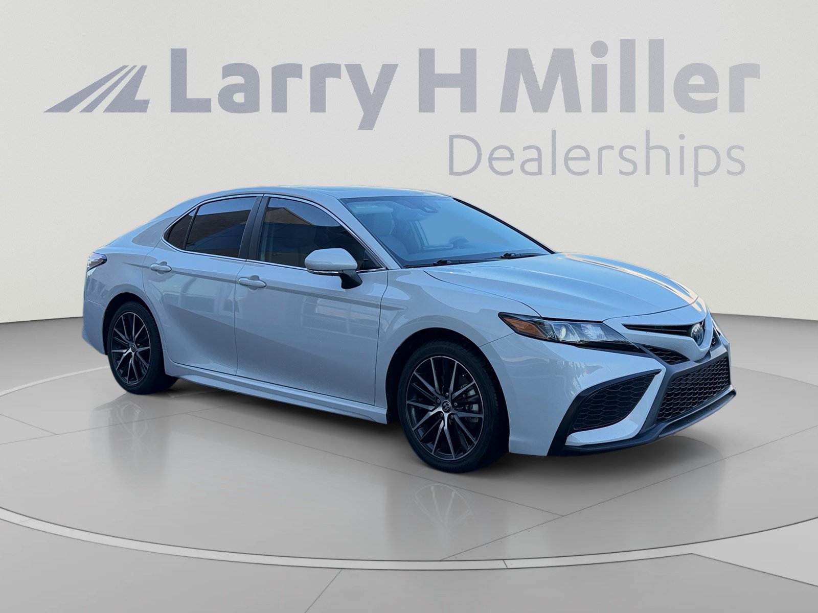Used 2023 Toyota Camry SE w/ Audio Upgrade Package FWD image 7