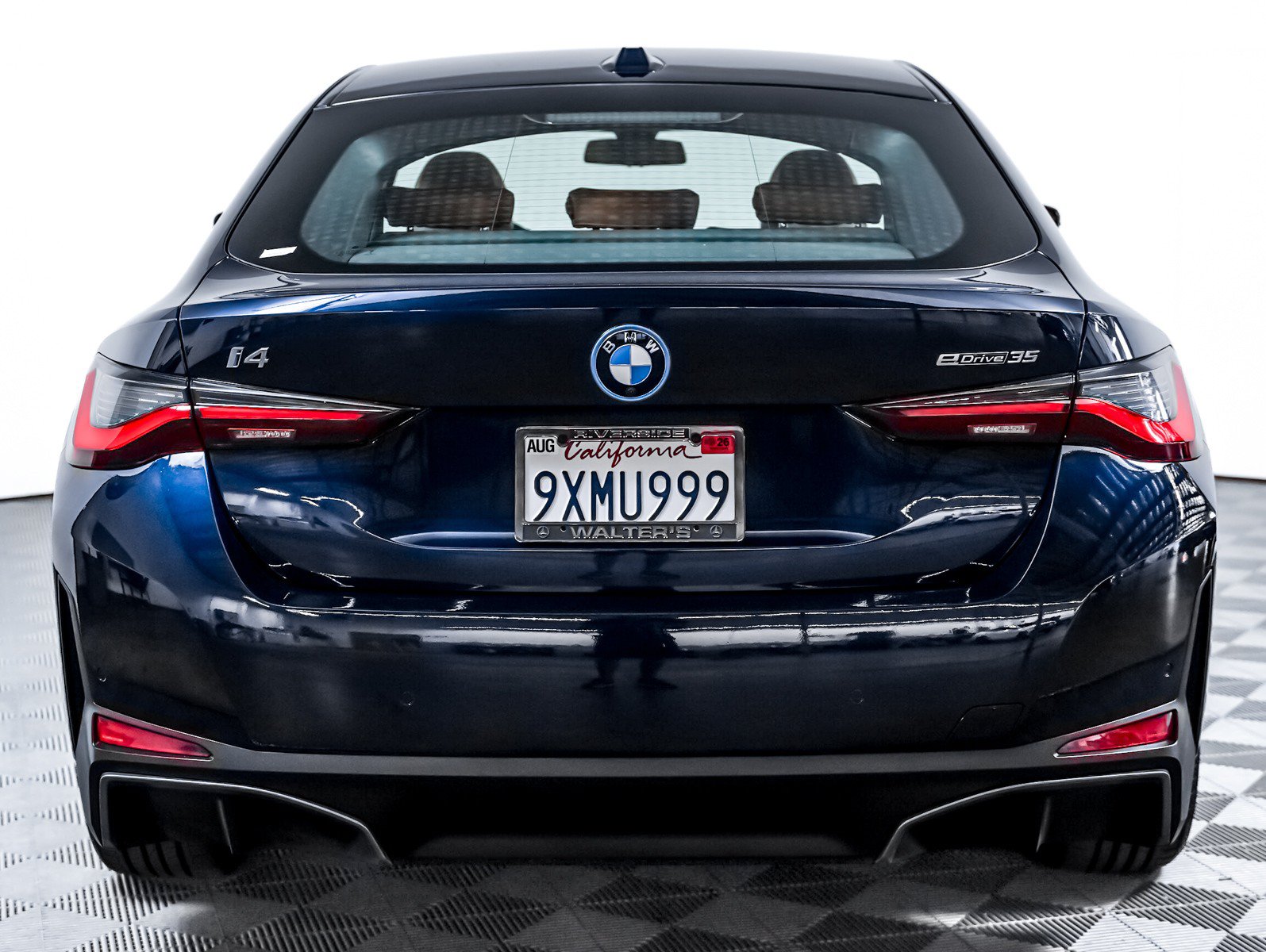 Used 2023 BMW i4 eDrive35 w/ Premium Package RWD image 9