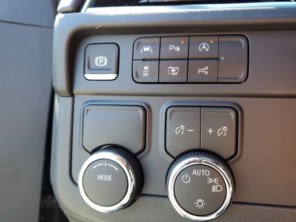 New 2026 Chevrolet Suburban LS image 21