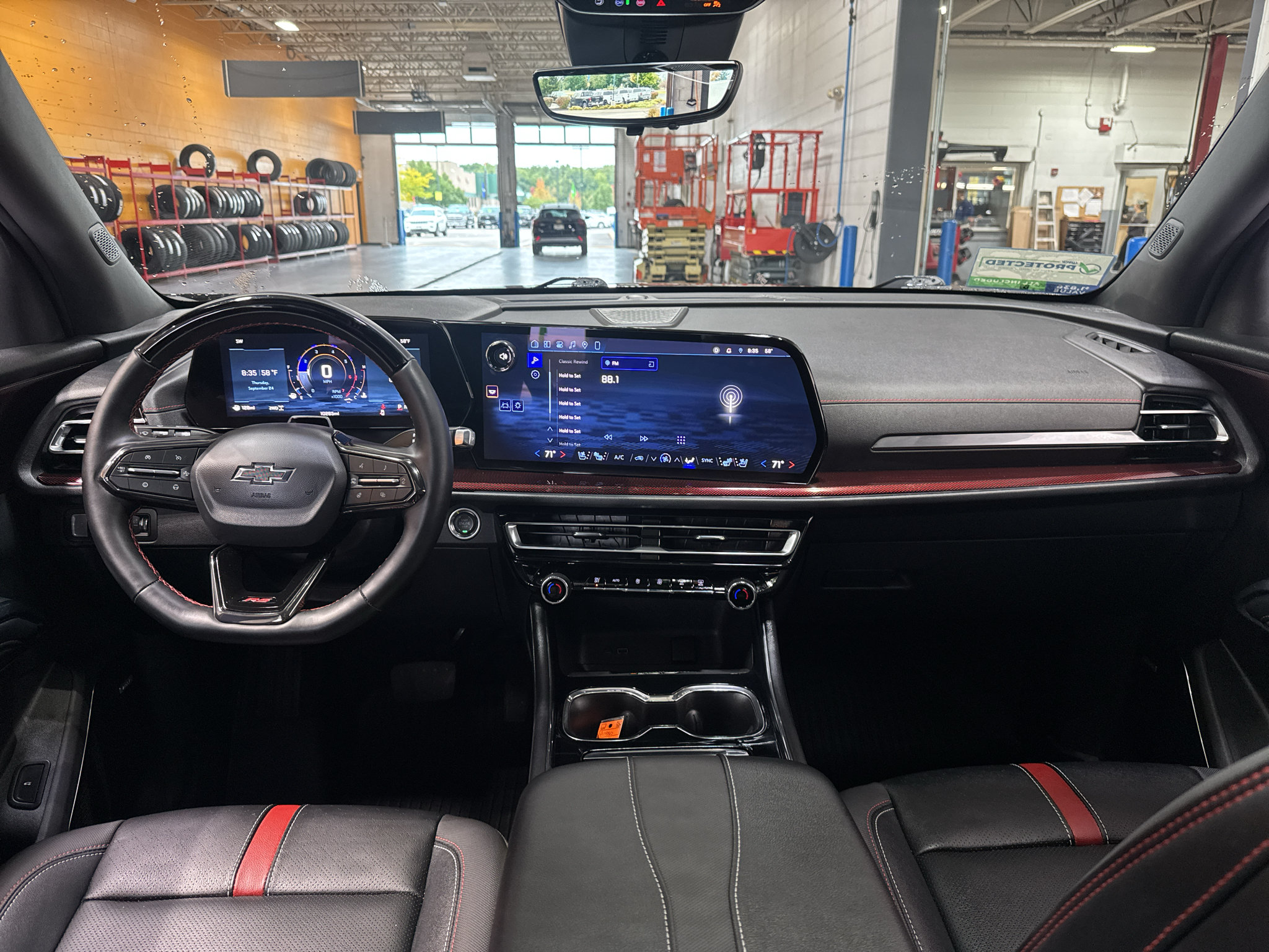 Used 2026 Chevrolet Traverse RS w/ LPO, Floor Liner Package AWD/4WD image 16