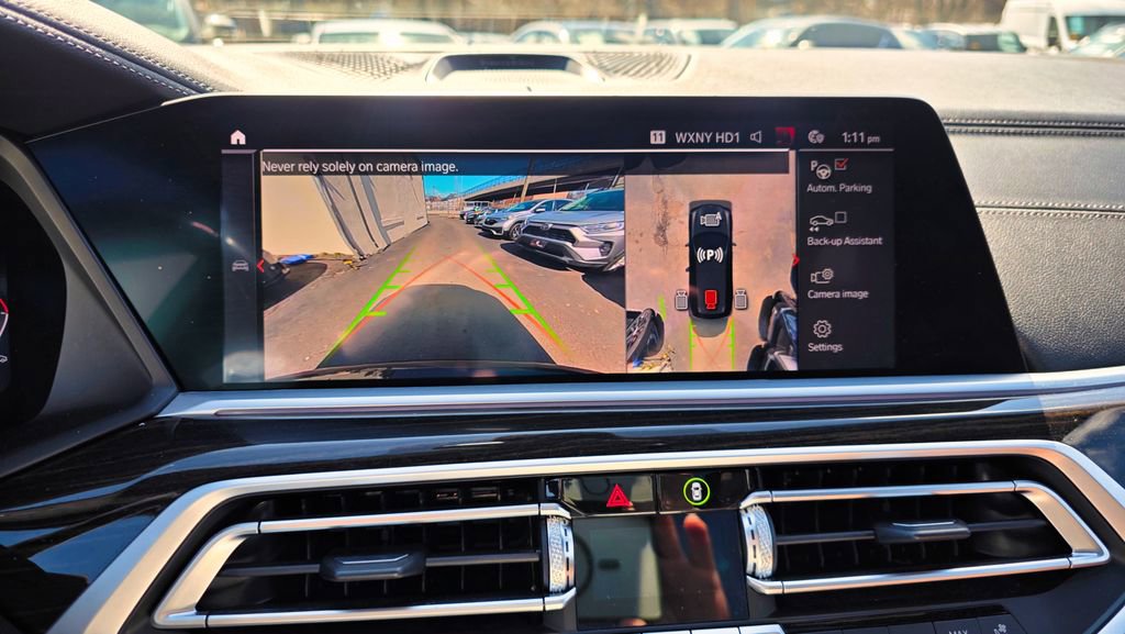 Used 2021 BMW X7 M50i w/ Dynamic Handling Package image 12