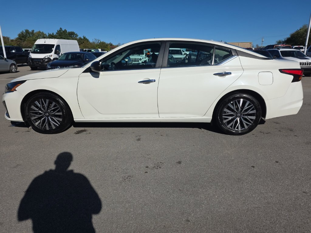 Used 2025 Nissan Altima 2.5 SV FWD image 8