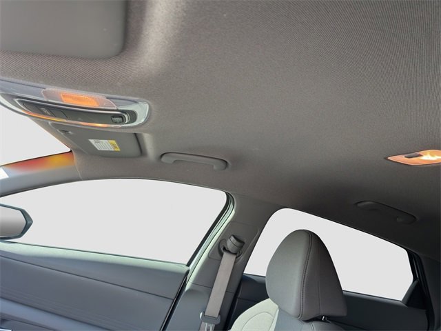 Used 2025 Hyundai Elantra SE w/ Cargo Package image 24