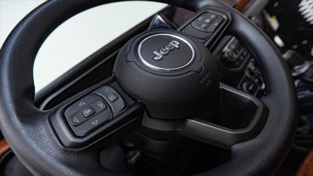 Used 2025 Jeep Gladiator Sport image 23