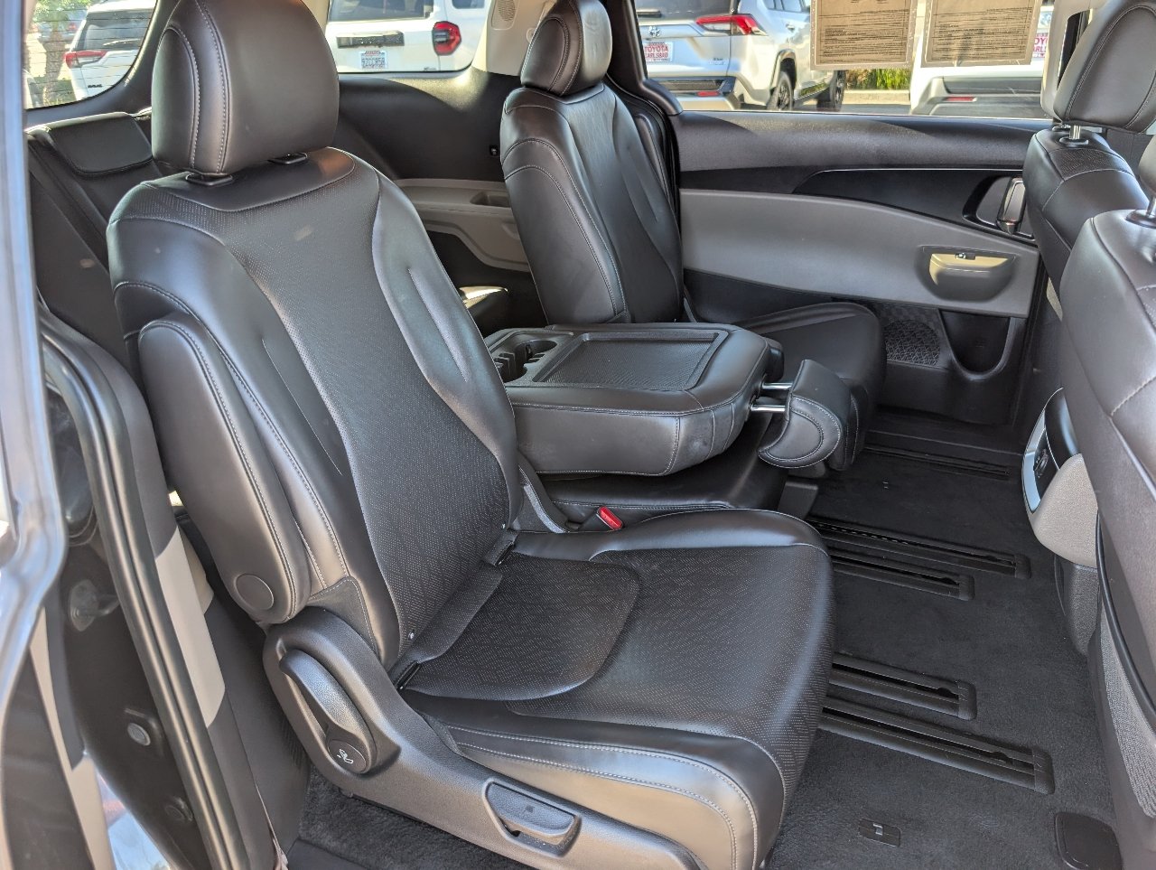 Used 2026 Kia Carnival LXS FWD image 5