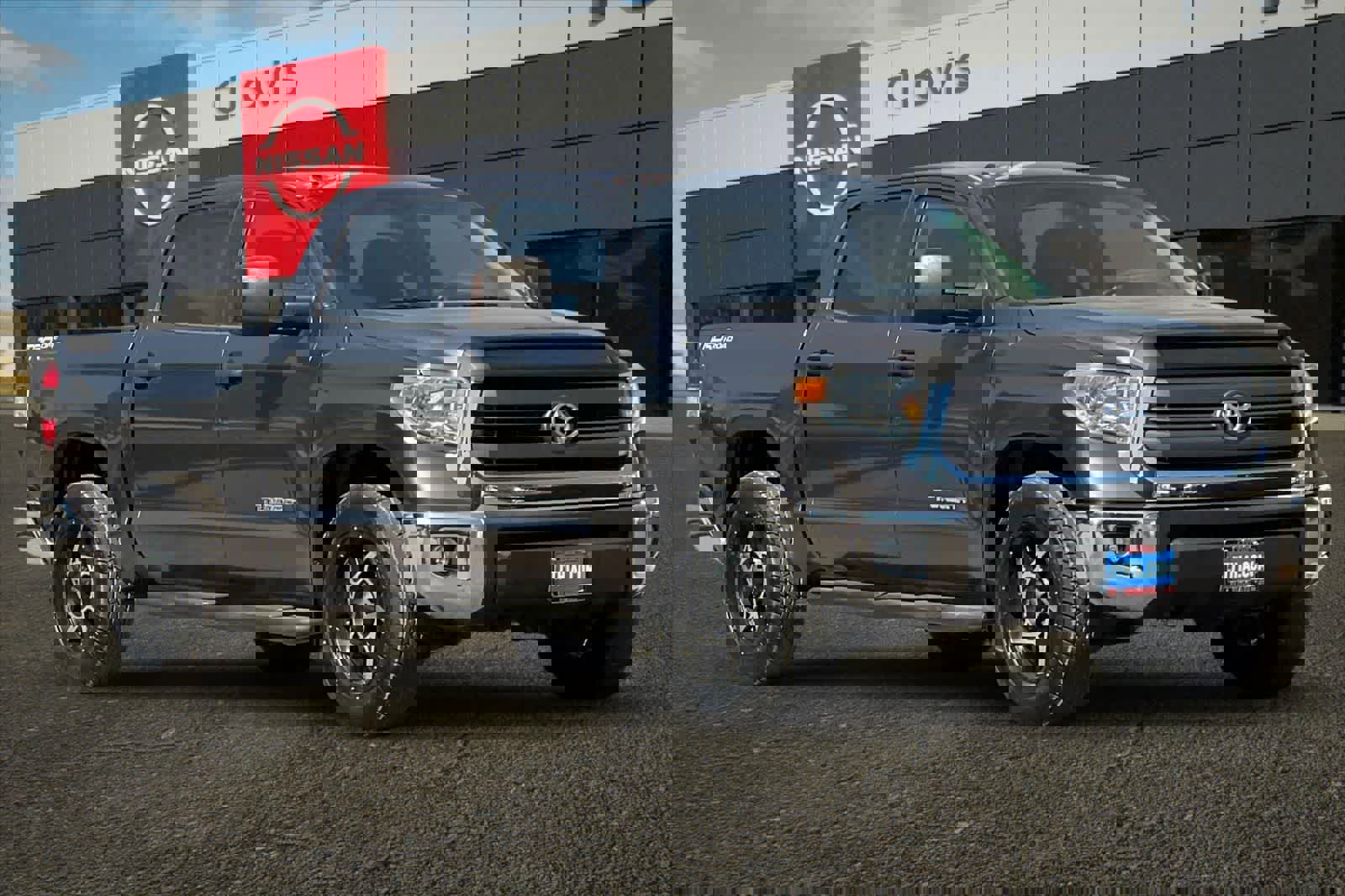 Used 2014 Toyota Tundra SR5 w/ SR5 Upgrade Package image 10