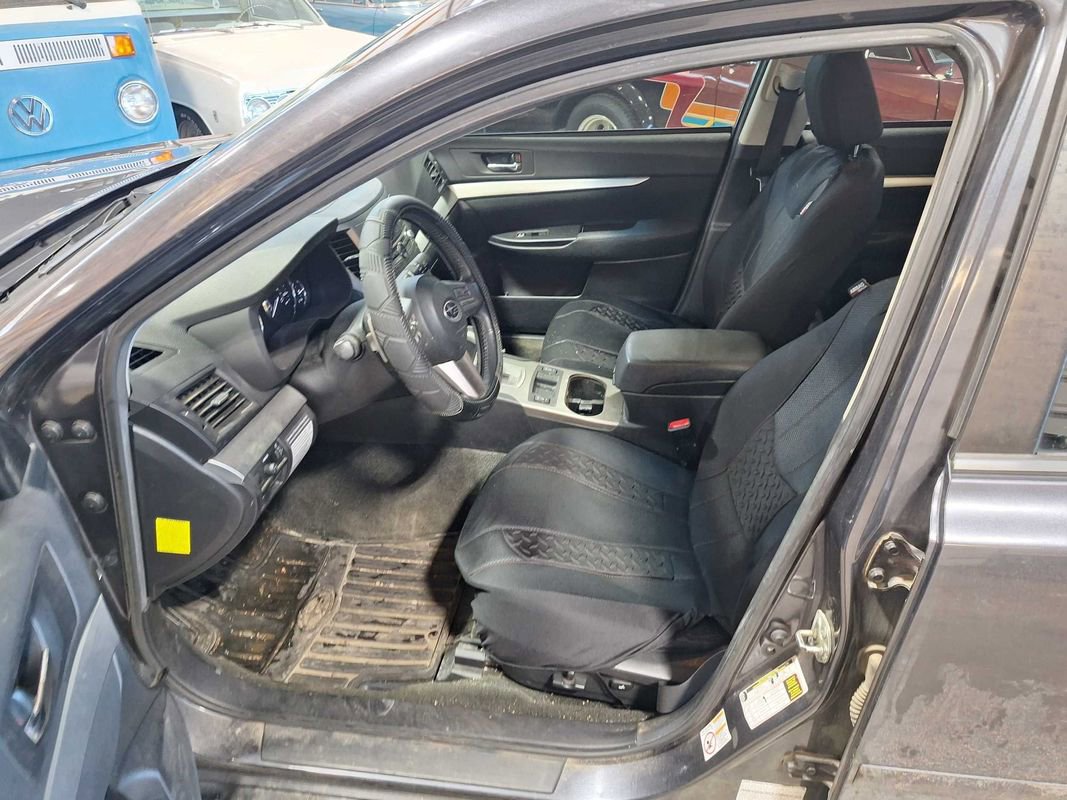 Used 2011 Subaru Outback 2.5i Premium w/ All-Weather Pkg image 11