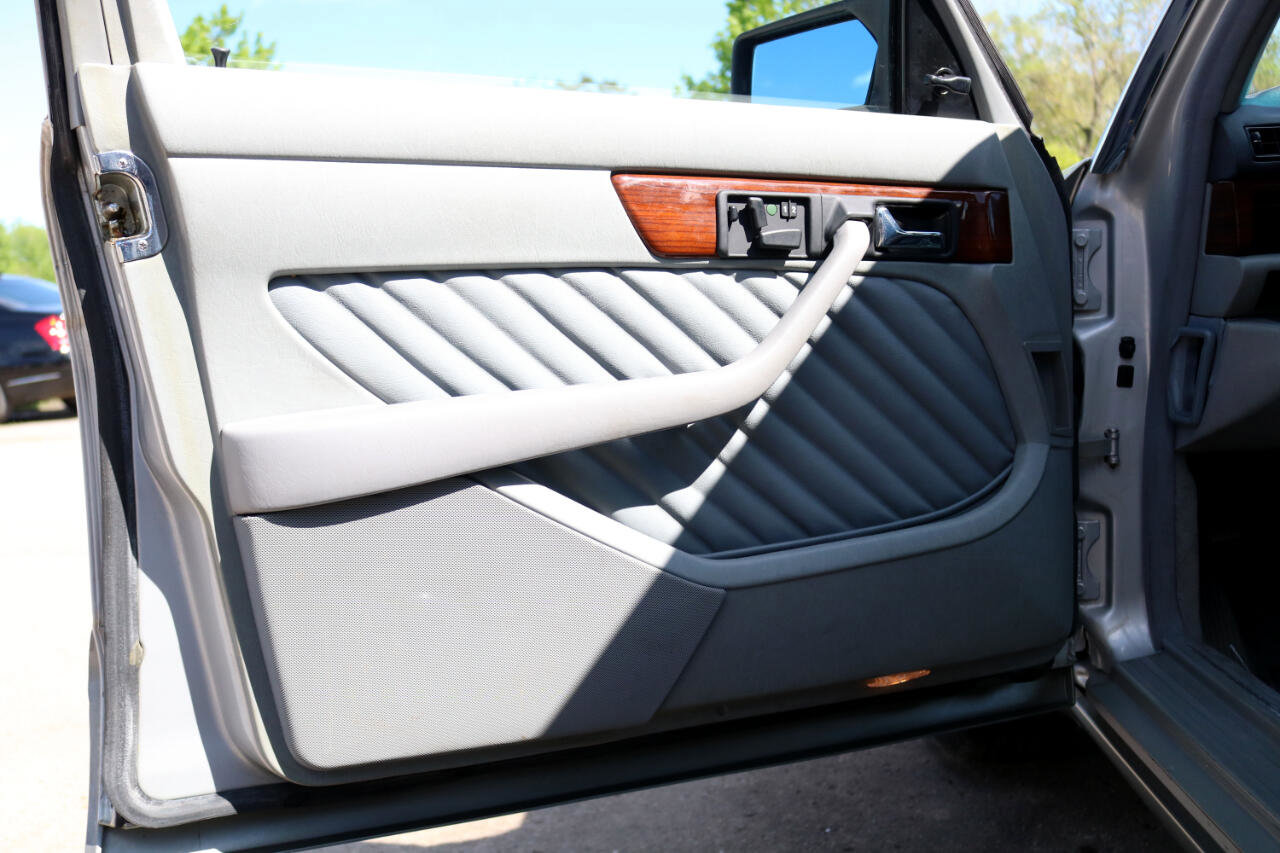 Used 1990 Mercedes-Benz 300 SE image 12