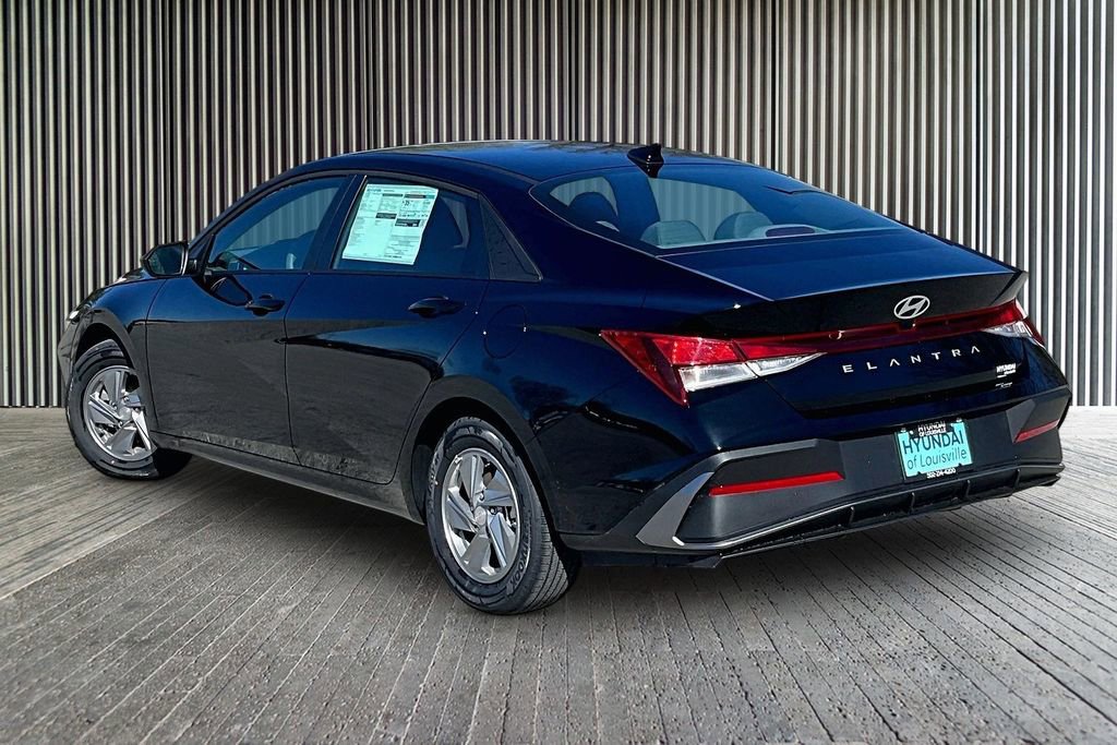 New 2026 Hyundai Elantra SE image 3